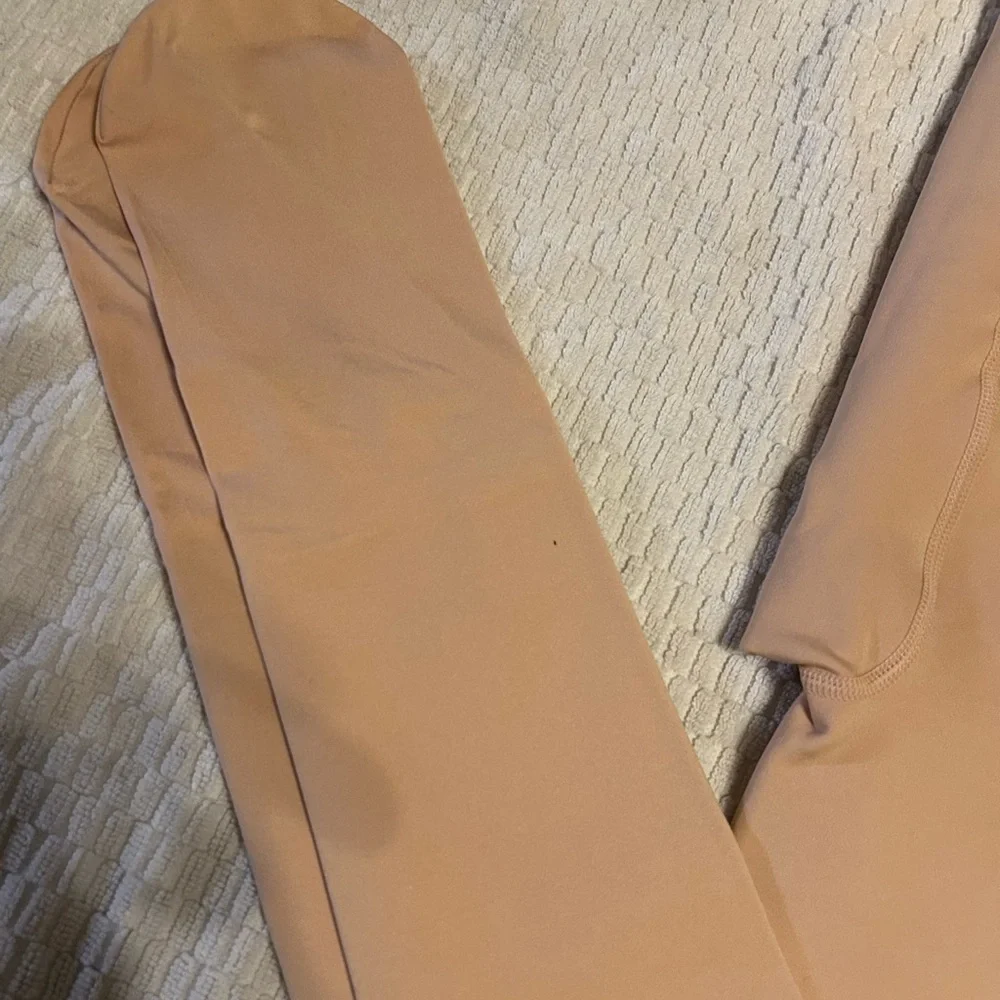 Source‎ Unknown Tan tights